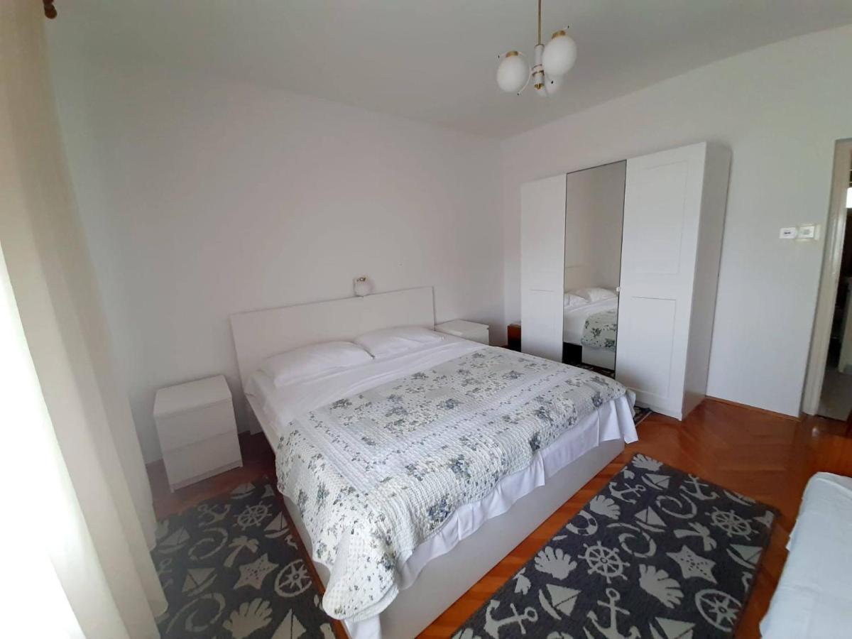 Apartment Riko - Accomodation "With" The Adriatic Sea Kampor Eksteriør billede